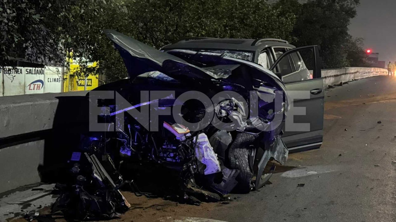 Choca camioneta en Garza Sada y conductor huye