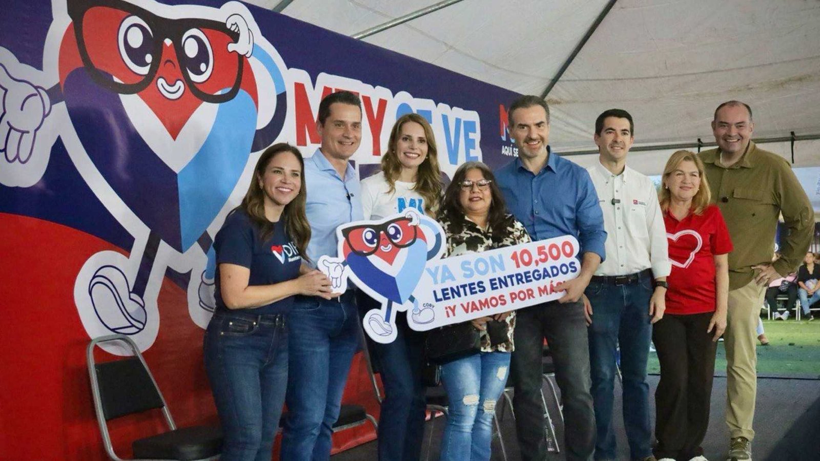 Monterrey entrega más de 10 mil lentes gratuitos