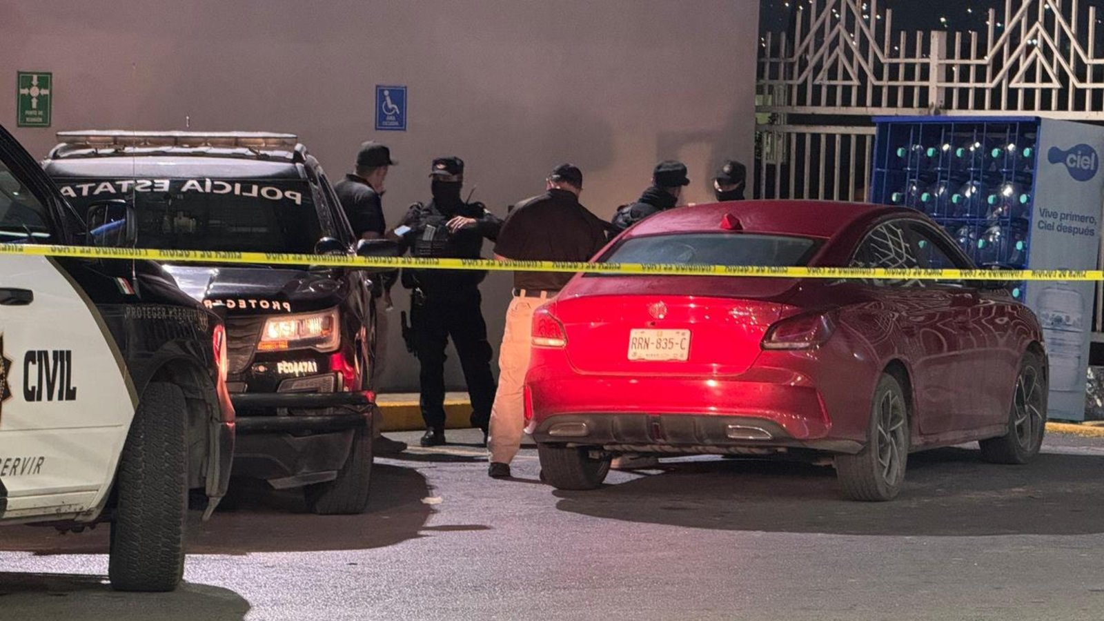 Asaltan y balean a taxista de app en Monterrey