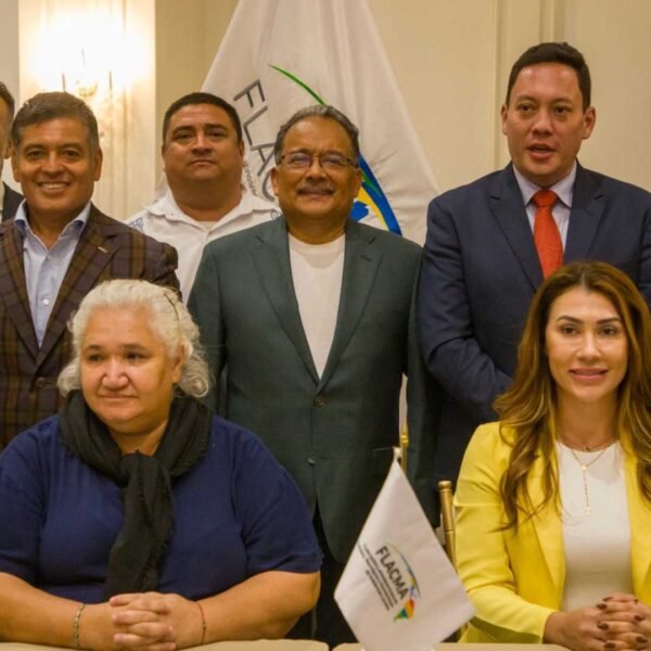 Mijes presenta la 4T Norteña en cumbre en Miami