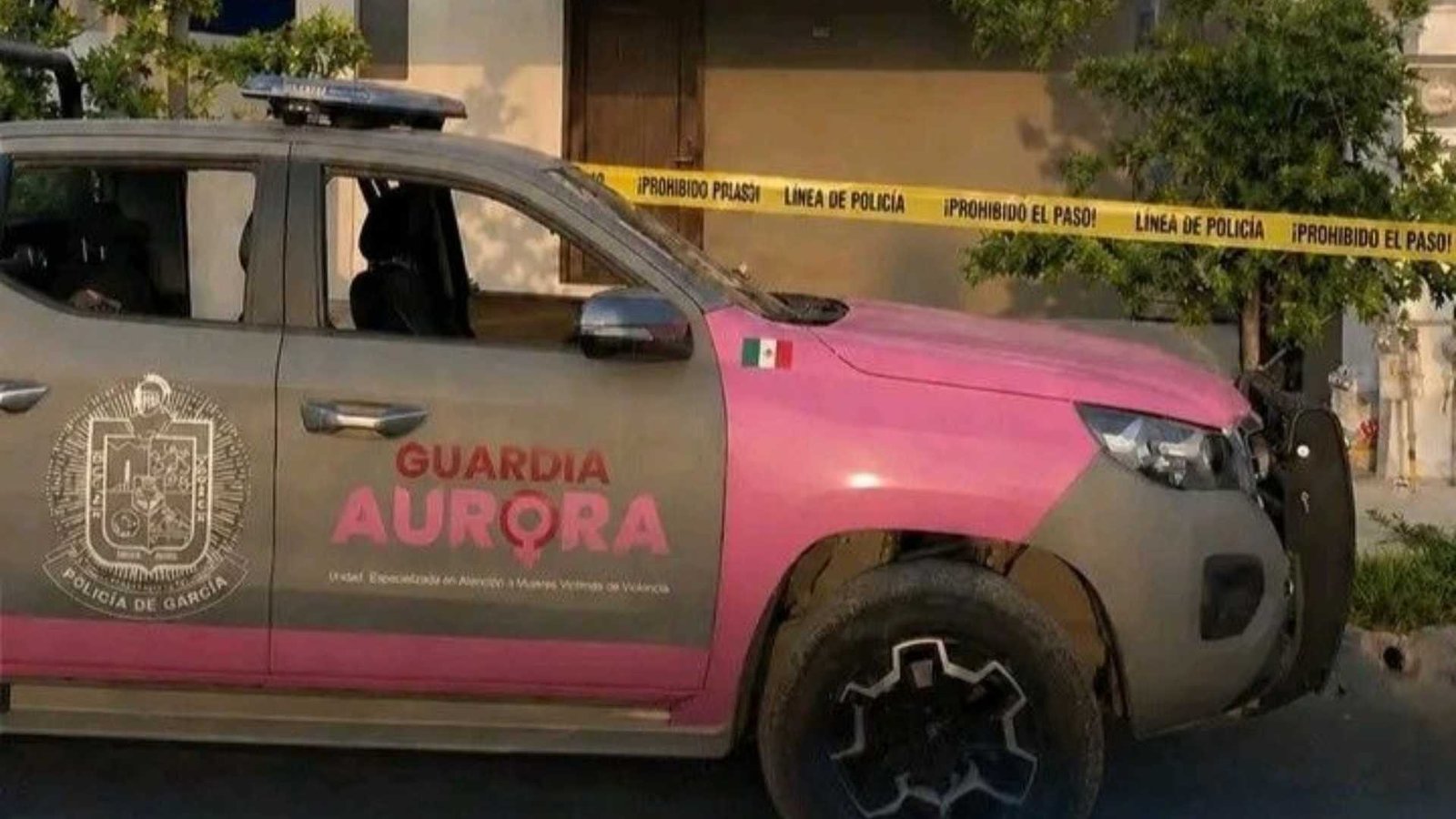 Muere niño tras golpearse con puerta de vidrio en García