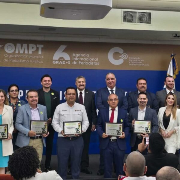 UANL reconoce a periodistas en Congreso Internacional de Turismo 2026 en Monterrey
