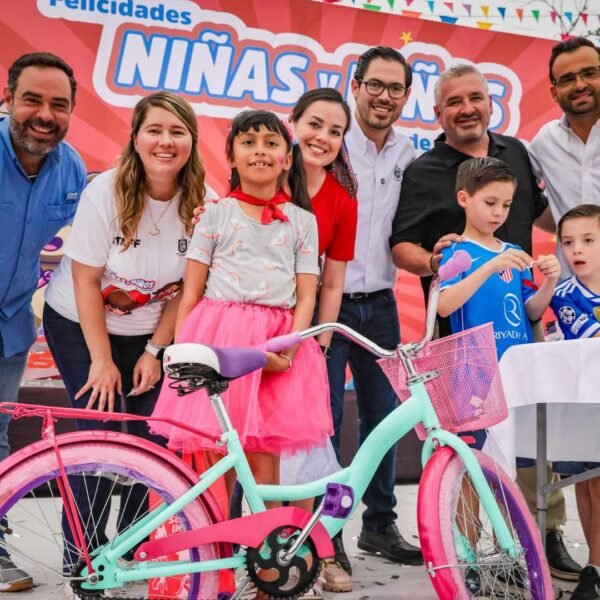 Santiago celebra el Día del Niño con juegos, shows y regalos.