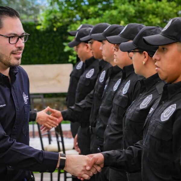 Suma Santiago 10 nuevos policías