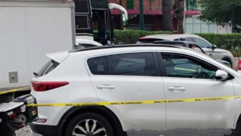 Hallan hombre sin vida en camioneta en Monterrey