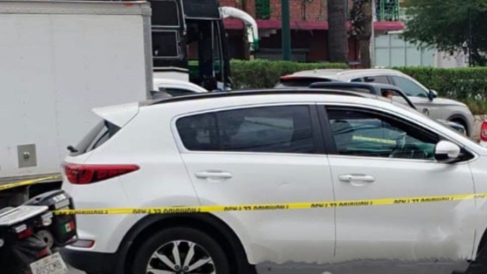 Hallan hombre sin vida en camioneta en Monterrey