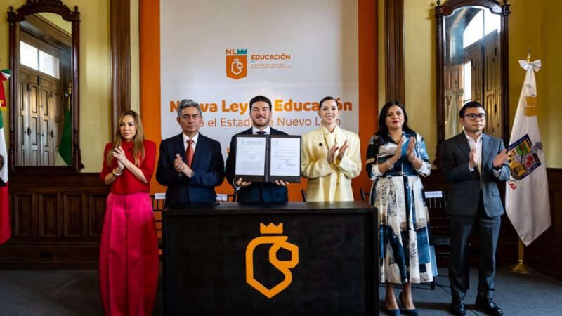 Firma Samuel García nueva Ley de Educación