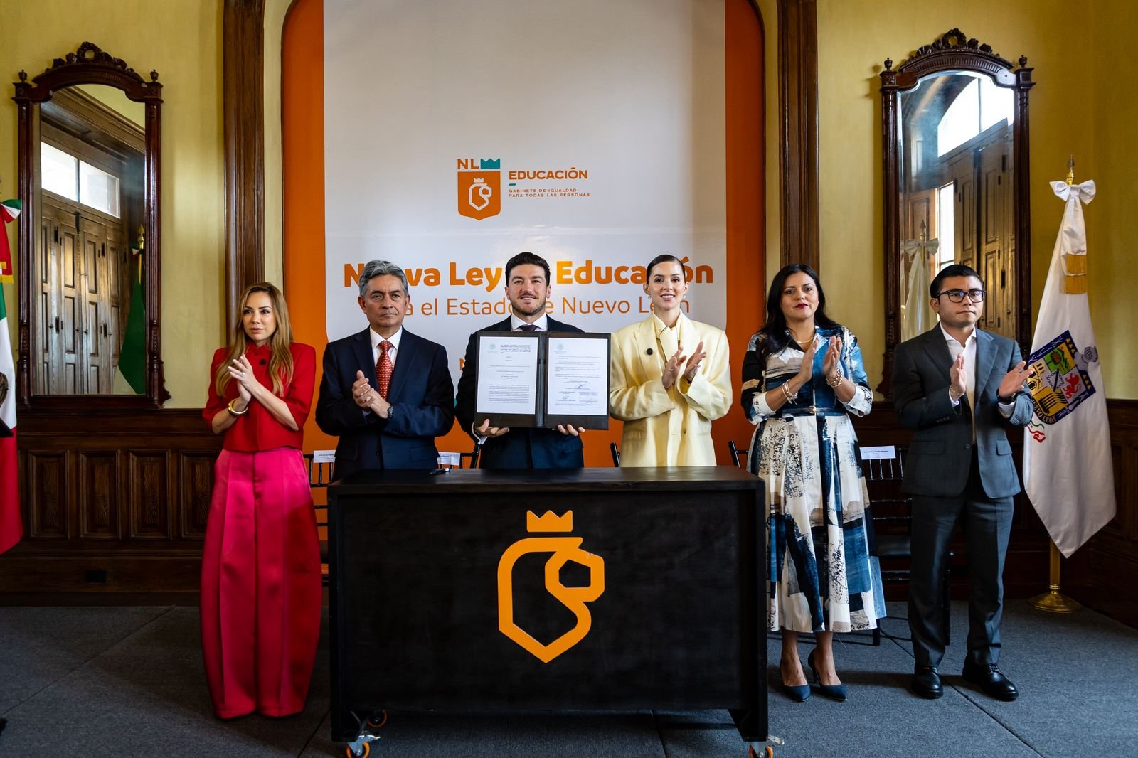 Firma Samuel García nueva Ley de Educación