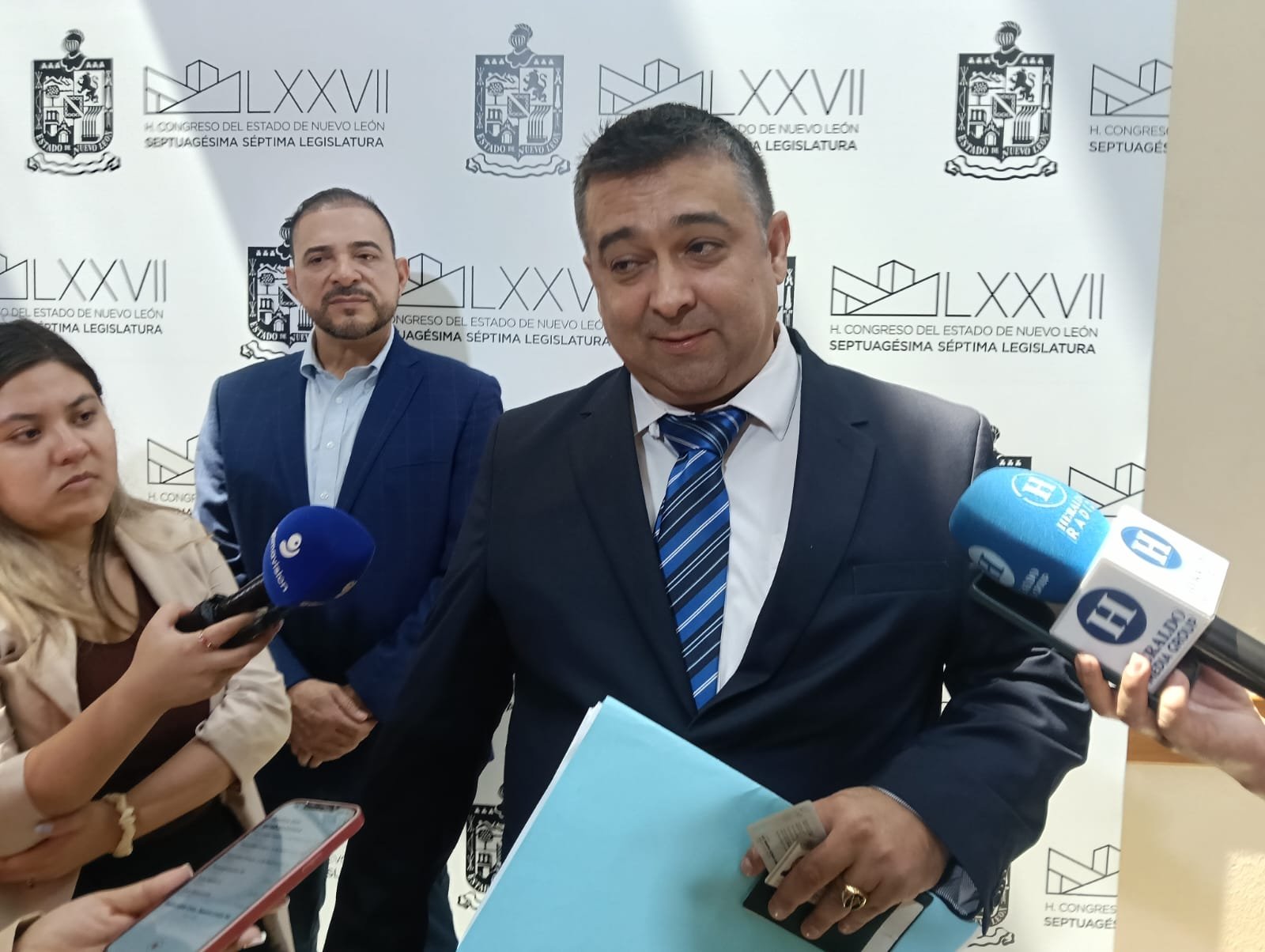 Proponen tipificar acecho digital en NL