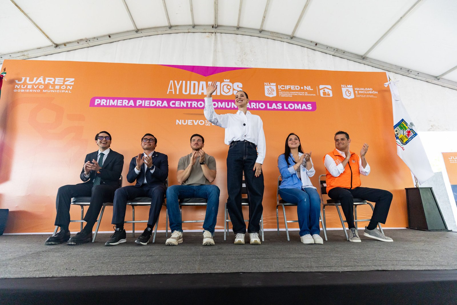 Samuel García coloca primera piedra de centro comunitario en Juárez