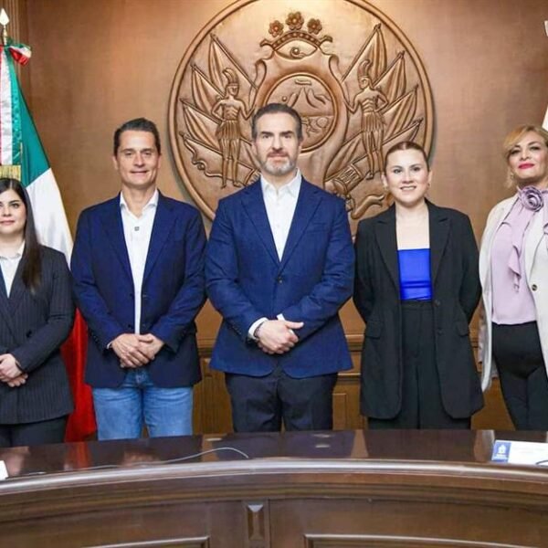 Anuncia Adrián de la Garza cambios en su gabinete