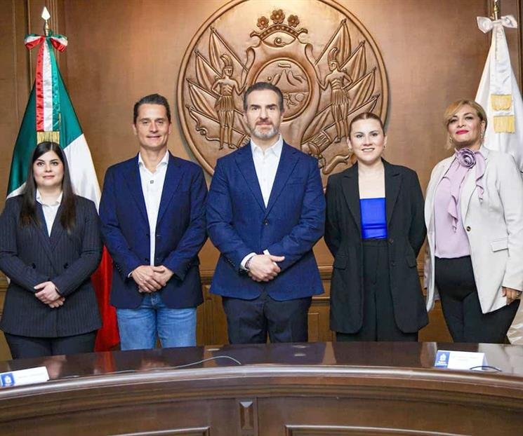 Anuncia Adrián de la Garza cambios en su gabinete