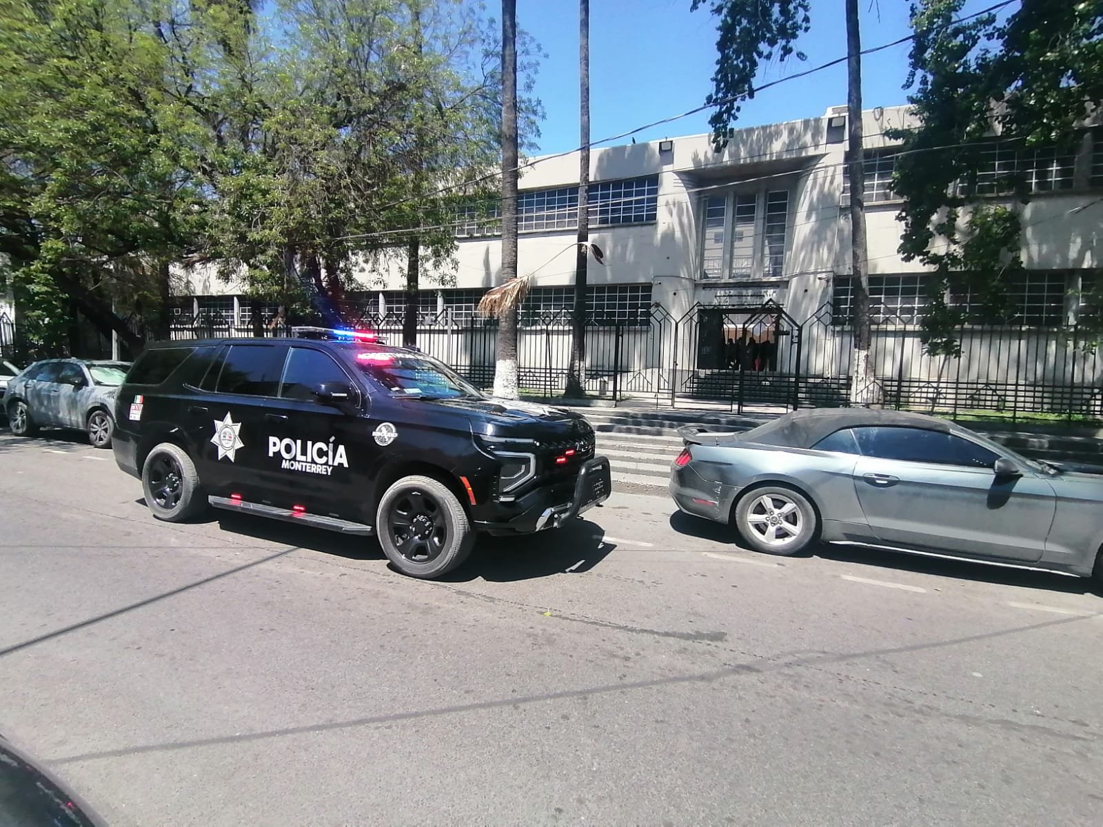 Amenaza de tiroteo activa operativo en secundaria del Centro de Monterrey