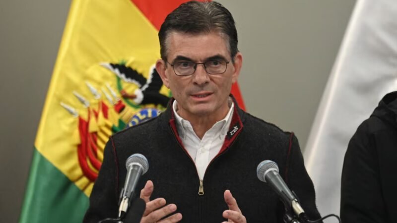 Presidente de Bolivia reduce 50% su salario por crisis