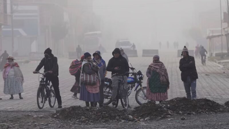 Bolivia vive 22 días de bloqueos y tensión política