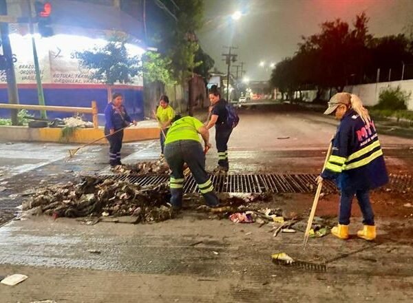 Retira Monterrey 30 toneladas de basura tras lluvias