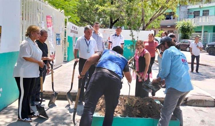 Promueve Adrián de la Garza jornadas de reforestación escolar