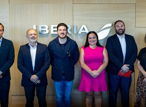 Presenta Samuel García vuelo directo Monterrey-Madrid