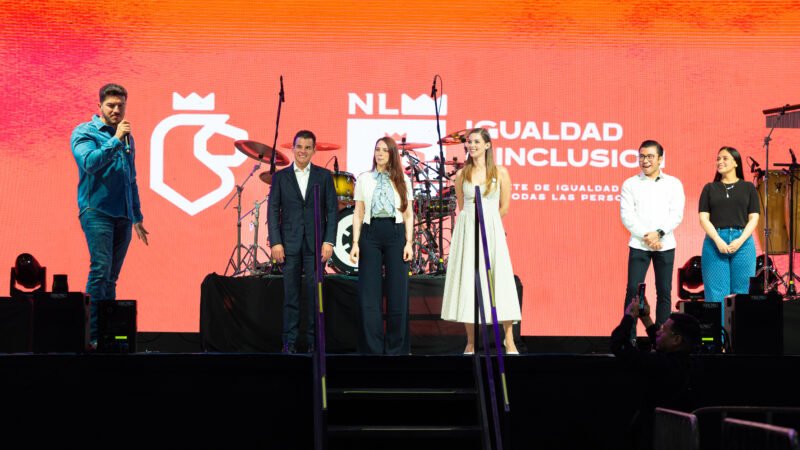 Samuel y Mariana celebran a las mamás en NL