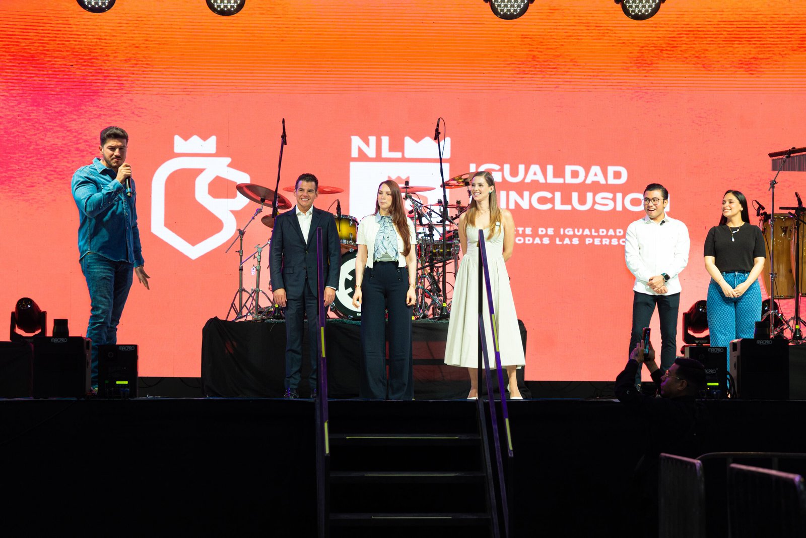Samuel y Mariana celebran a las mamás en NL
