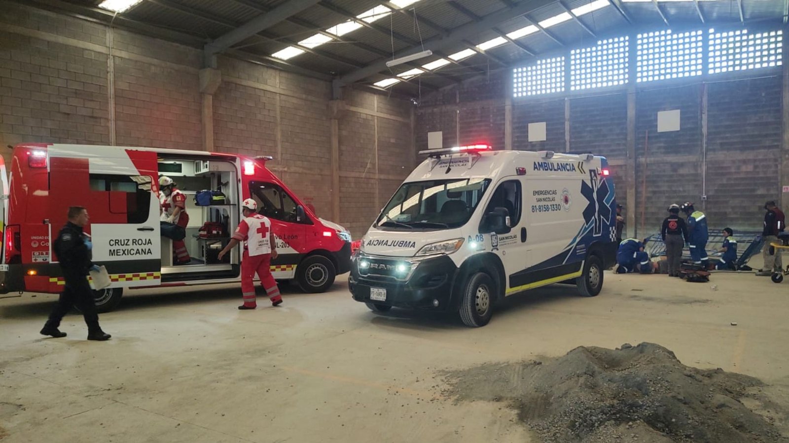 Caen dos trabajadores de andamio en San Nicolás