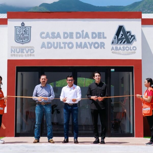 Félix Arratia inaugura obras sociales en Abasolo y El Carmen
