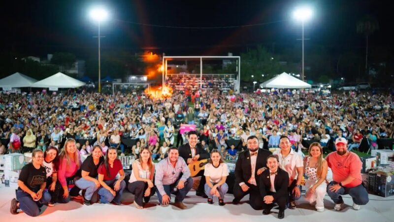 Raúl Cantú reúne a 10 mil madres en Salinas Victoria