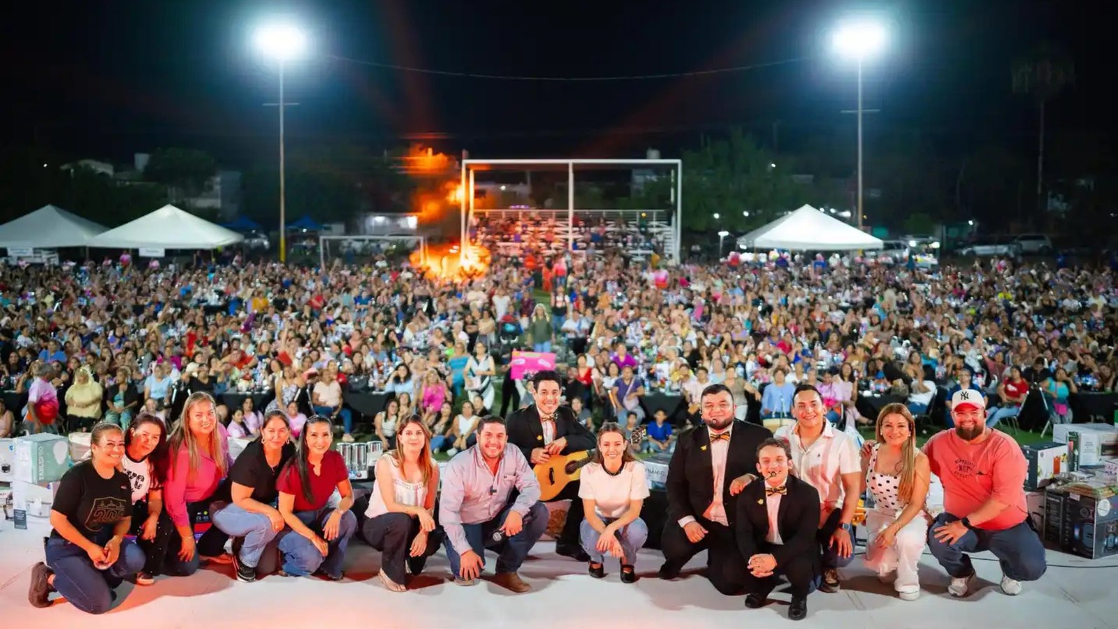 Raúl Cantú reúne a 10 mil madres en Salinas Victoria