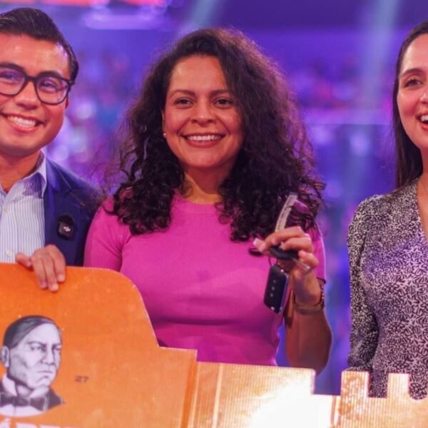 Juárez festeja a más de 6 mil maestros