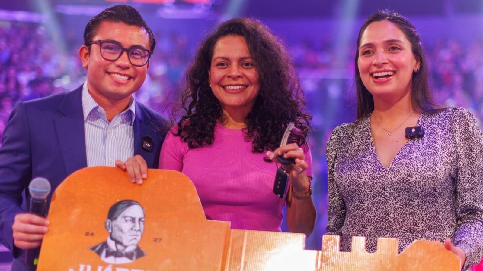Juárez festeja a más de 6 mil maestros