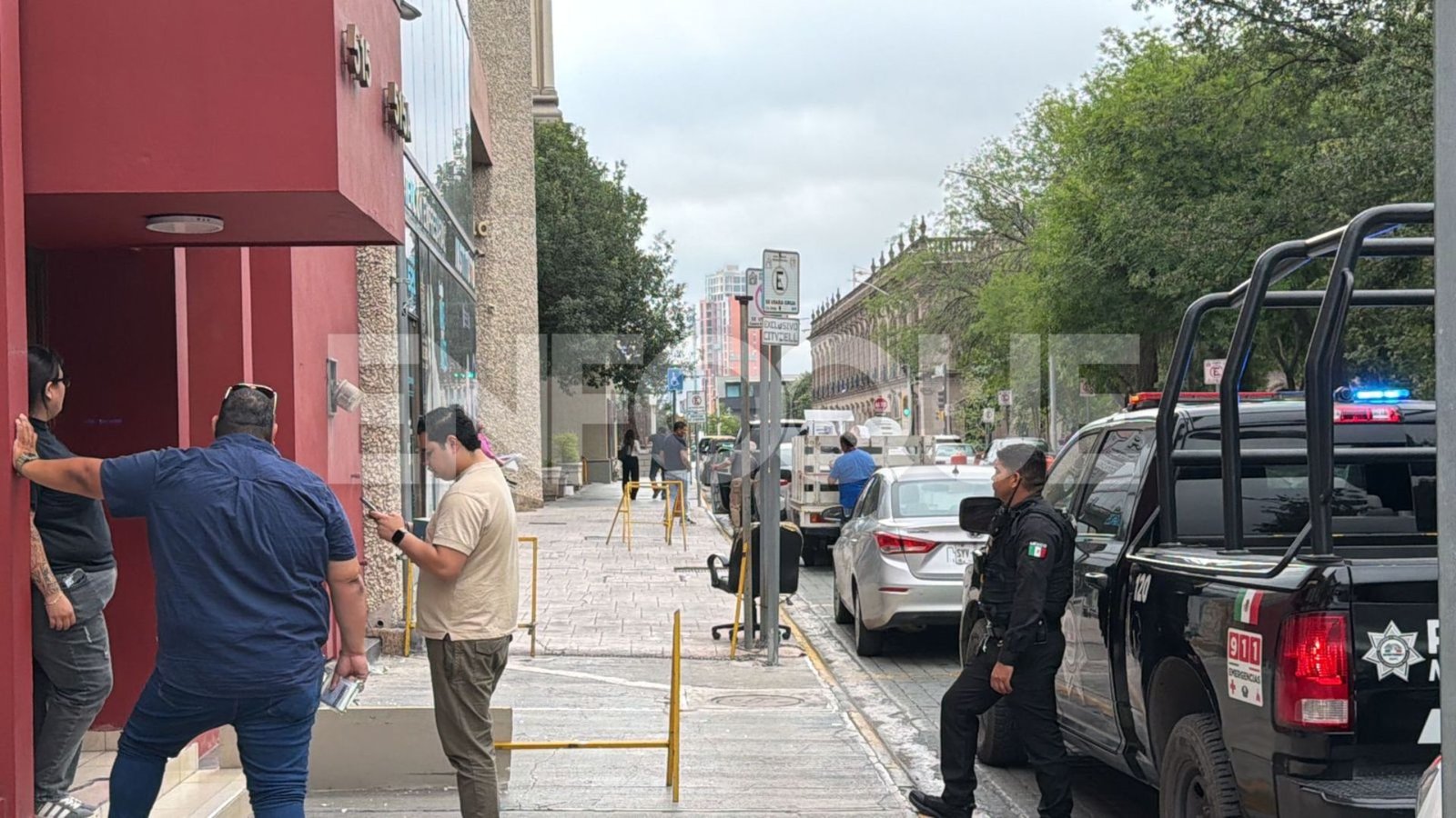 Roban tienda de celulares en el Centro de Monterrey