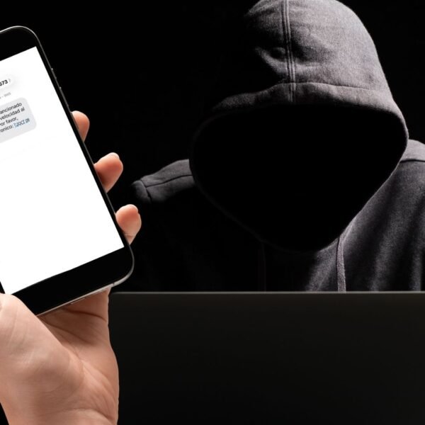 Alertan fraudes por falsas multas enviadas por SMS en NL