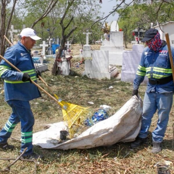 Monterrey activa operativo en panteones por Día de las Madres