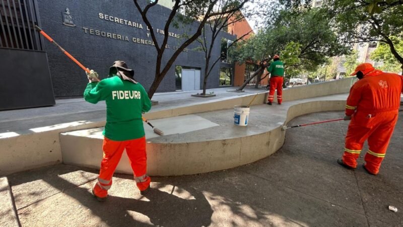 ReparaUrb atiende baches y limpia espacios en Monterrey
