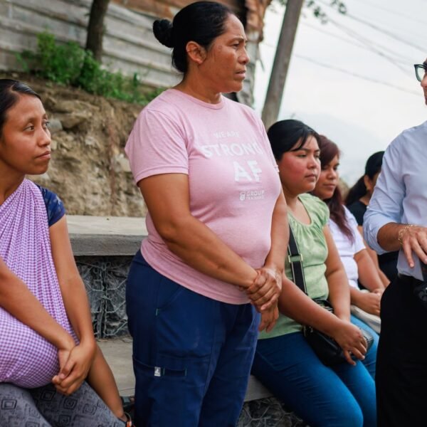 Supervisa Félix Arratia nuevo andador peatonal en La Campana