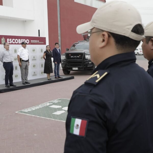 Escobedo reconoce a 130 policías por actos heroicos