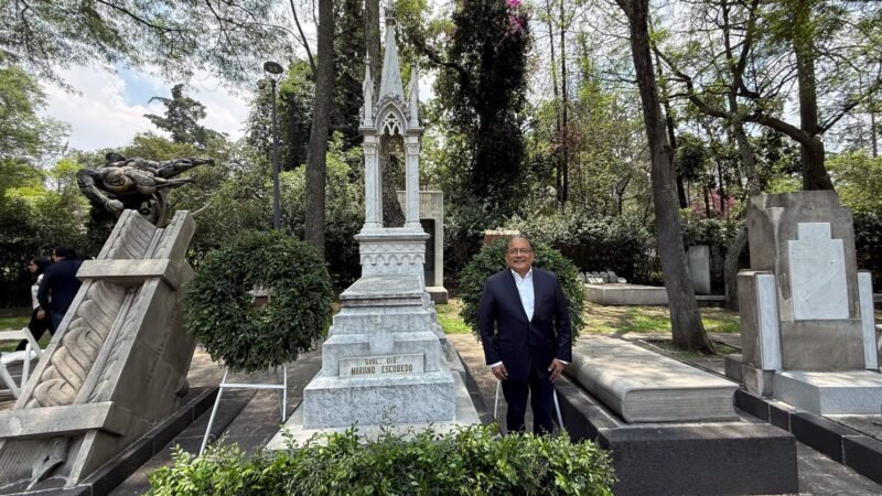 Escobedo honra a Mariano Escobedo en CDMX