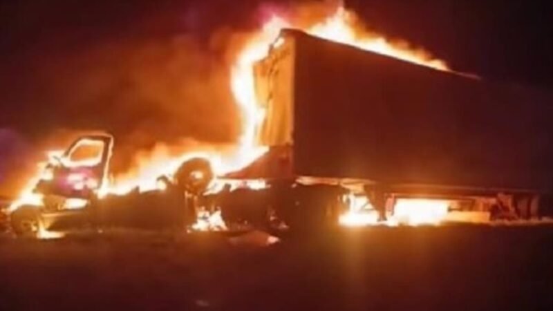 Tragedia en la autopista: mueren calcinados