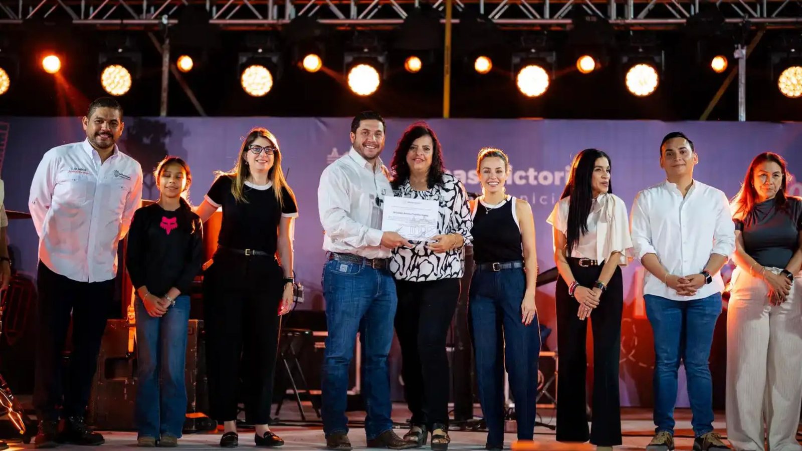 Raúl Cantú celebra a maestros en Salinas Victoria