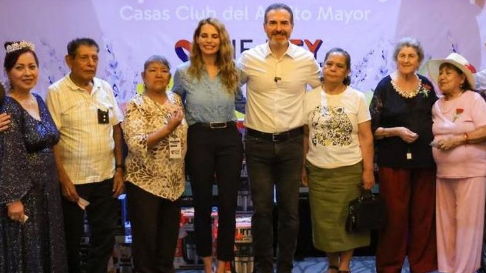 DIF Monterrey festeja a adultos mayores