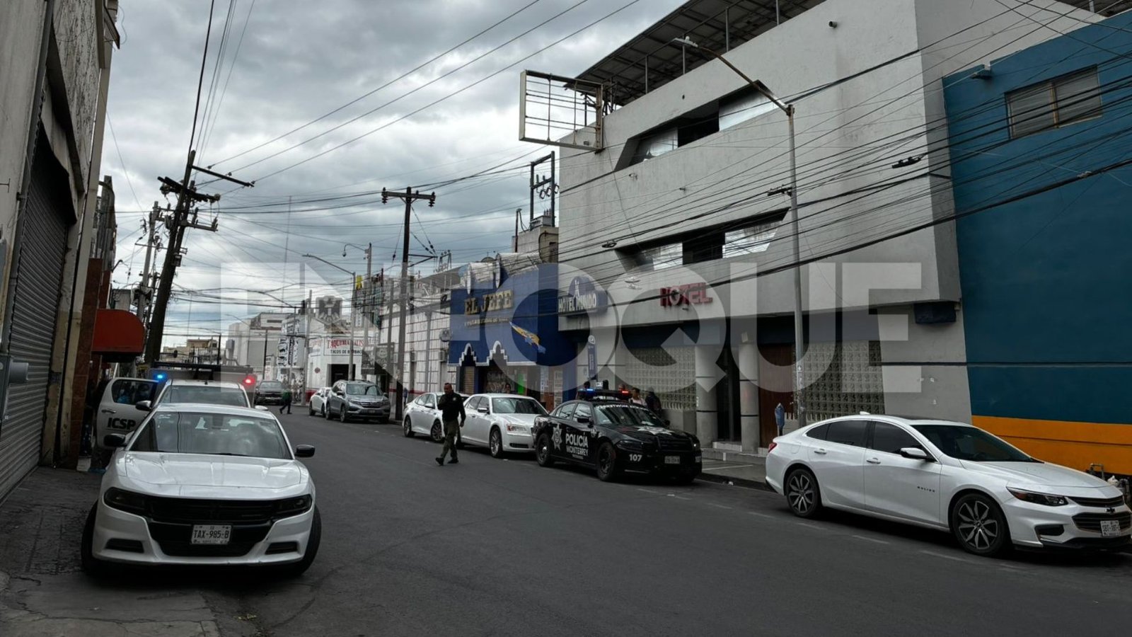 Investigan muerte de mujer en motel del centro de Monterrey