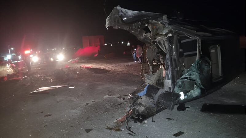 Conductor se estrella en puente inconcluso en Galeana