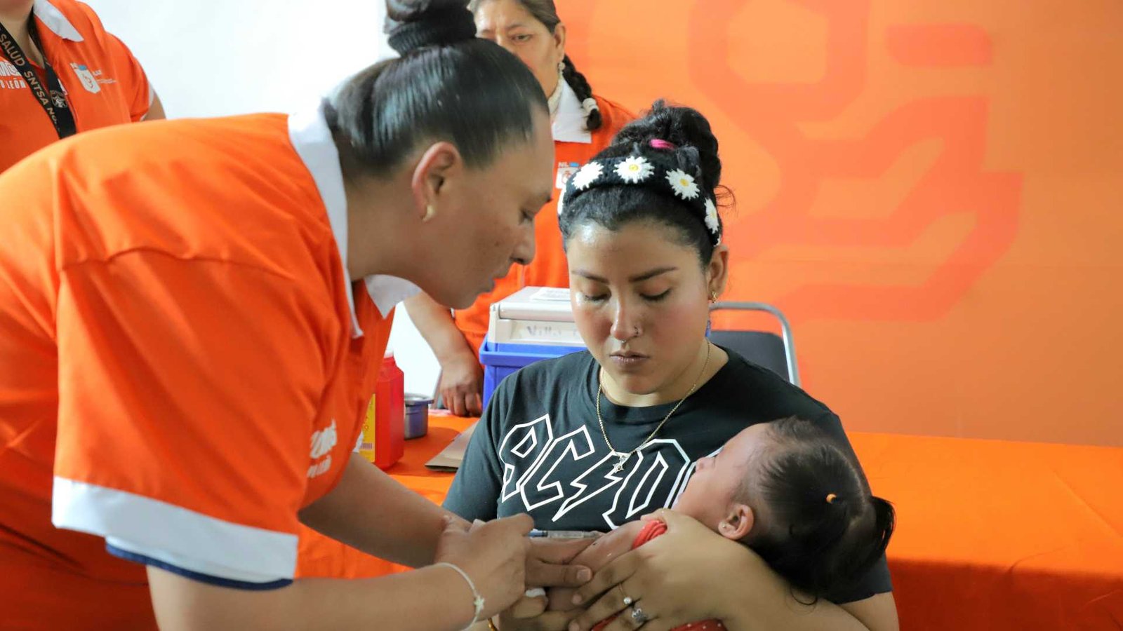 Supera Nuevo León meta de vacunación con 106 mil dosis