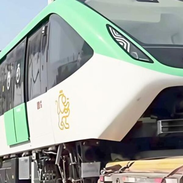 Continúan llegando trenes de las Líneas 4 y 6 del Metro a Nuevo León