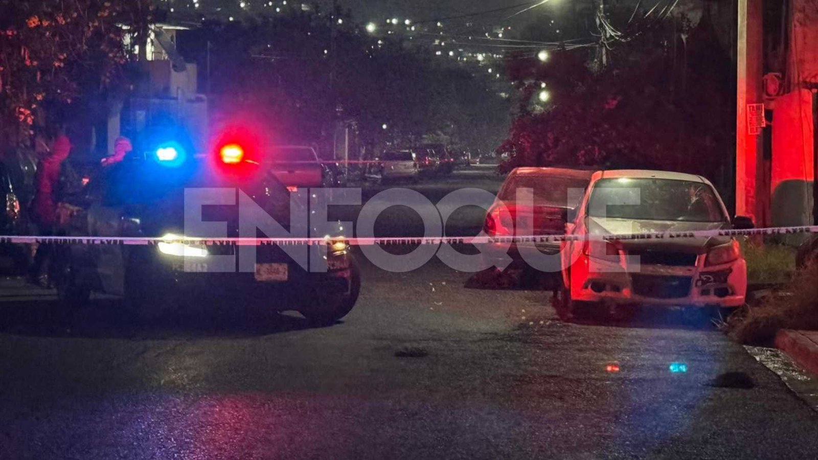 Encuentran cuerpo dentro de auto en Monterrey