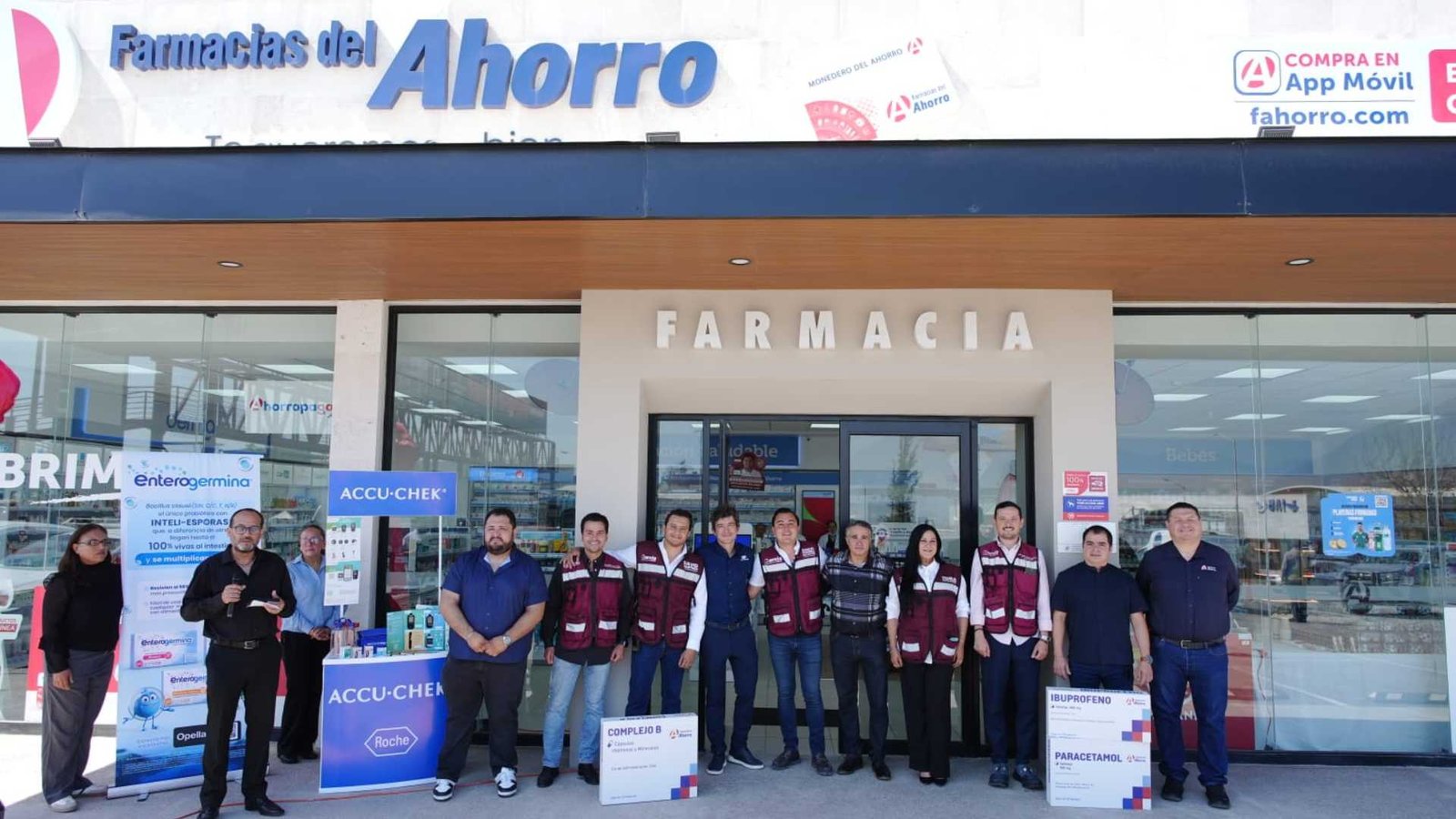 García inaugura segunda Farmacias del Ahorro