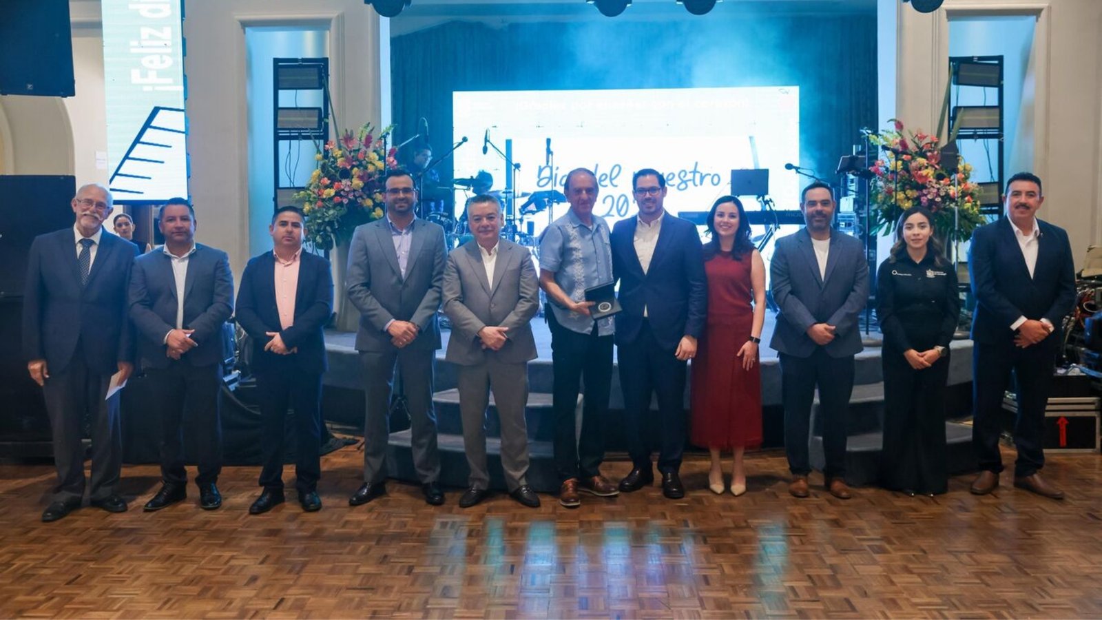 David de la Peña reconoce a maestros de Santiago