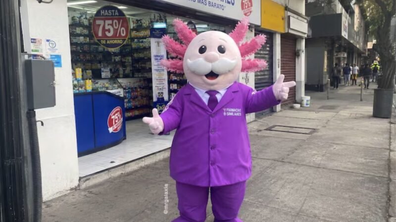 “AjoloSimi” se vuelve viral en redes por peculiar botarga