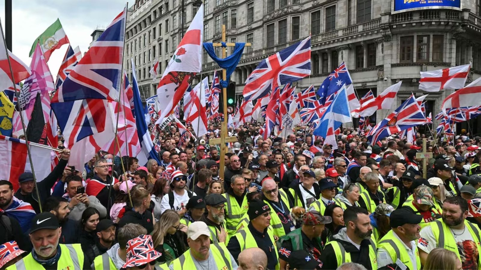 Ultraderecha y grupos propalestinos se enfrentan en Londres