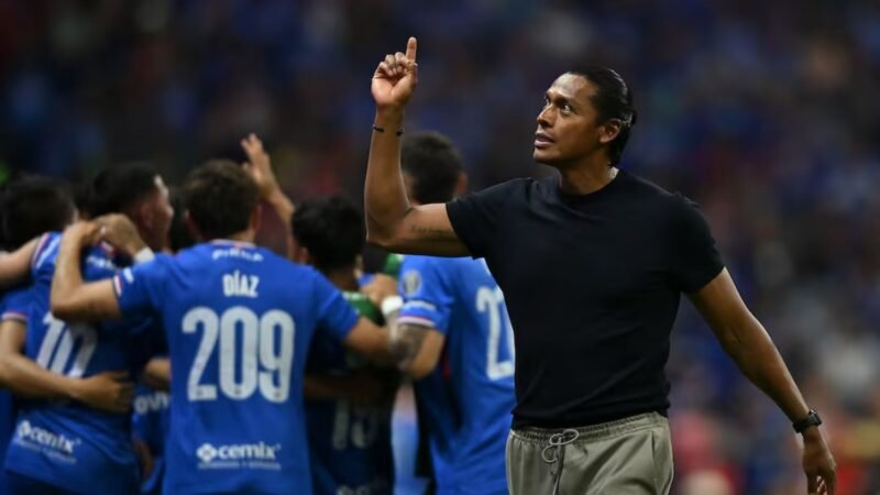 Joel Huiqui ilusiona a Cruz Azul con la décima